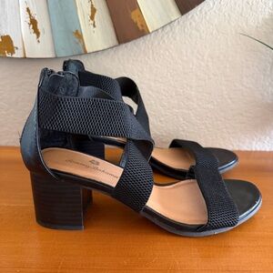 Tommy Bahama Thalia Black Cross Strap Zipper Block Heel Sandals Size 6.5